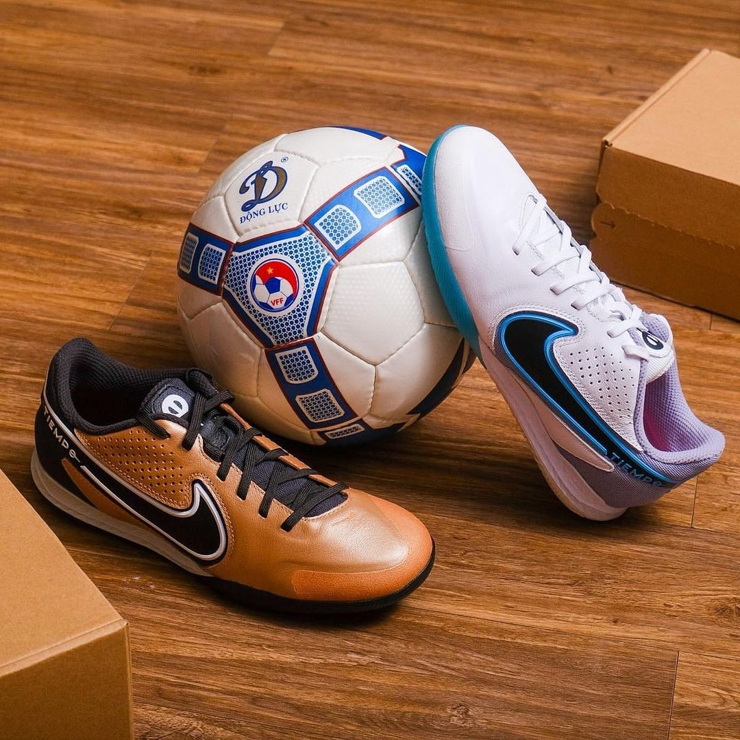 laceless futsal boots