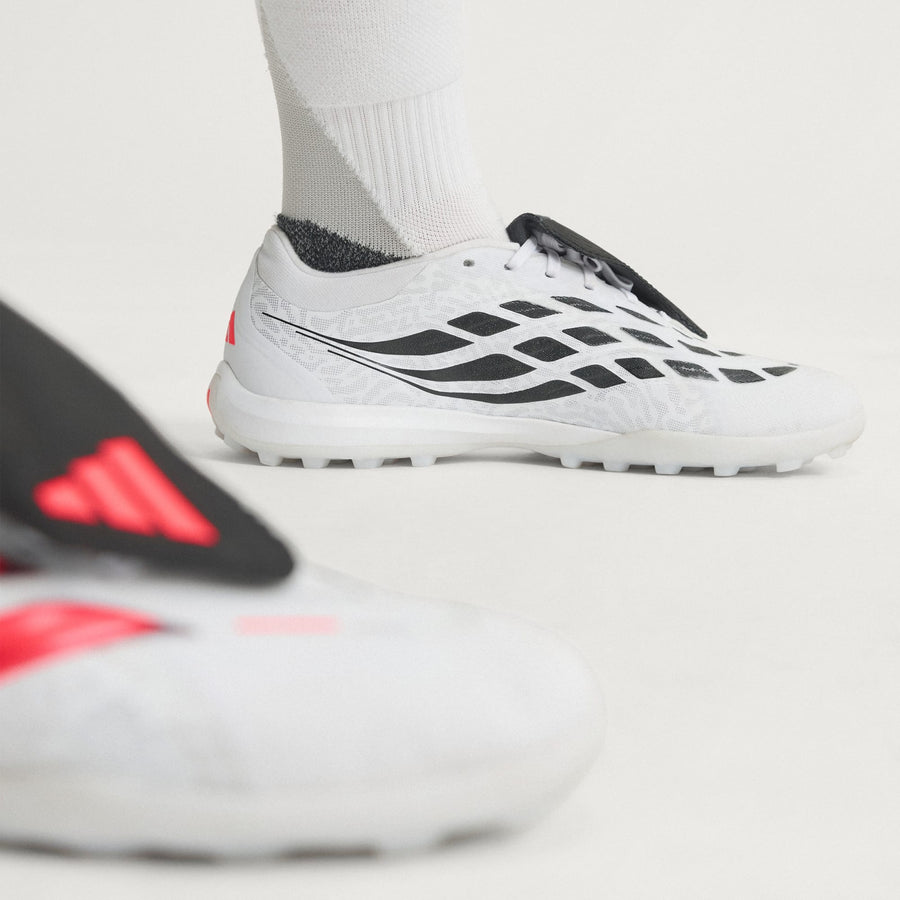 PREDATOR PRO Fold-Over Tongue Turf Soccer Cleats